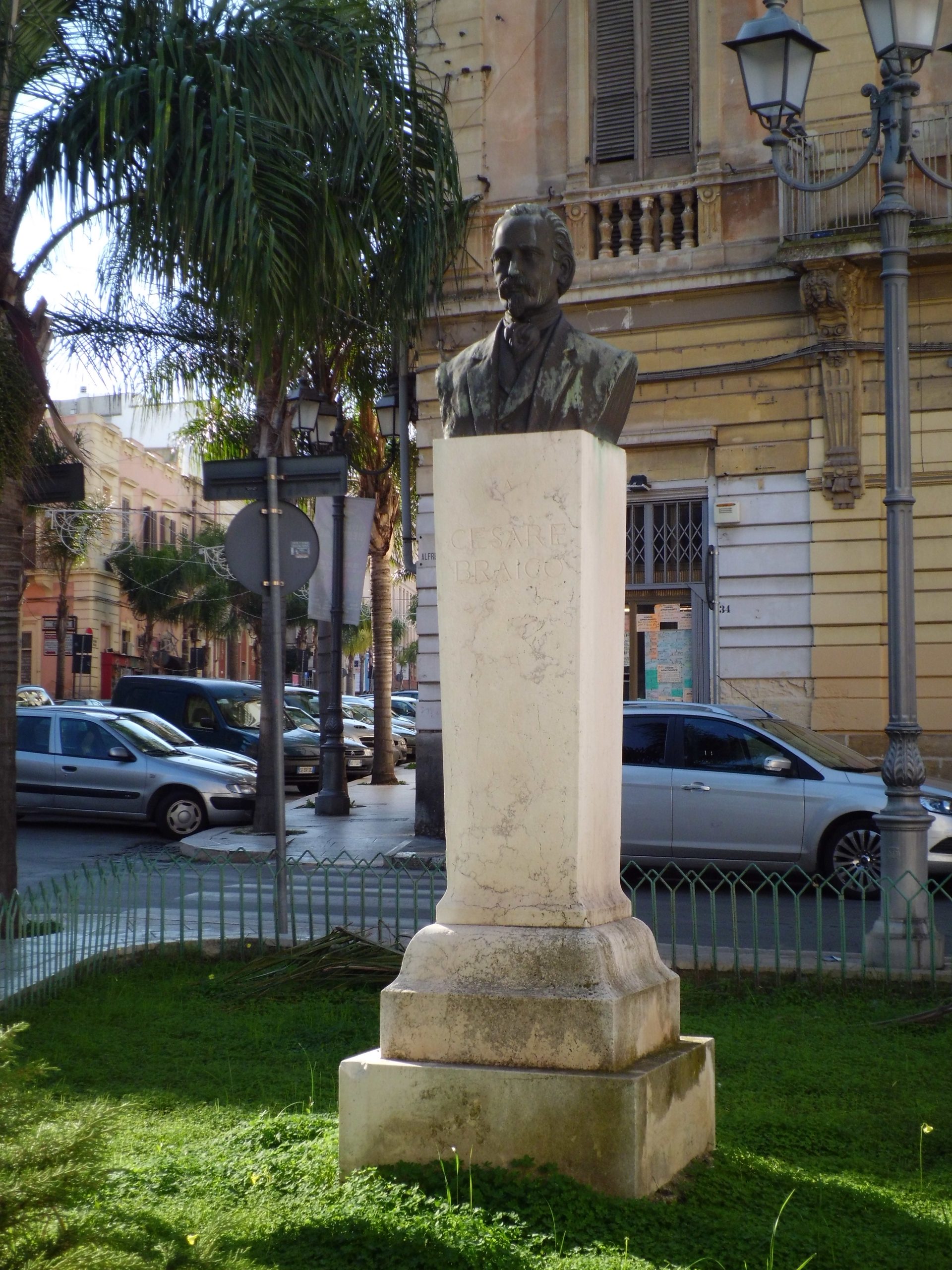 Monumento%20Cesare%20Braico.JPG